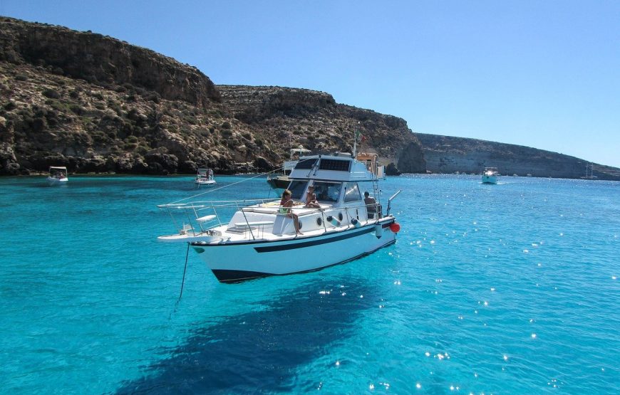 Escursione in barca a Lampedusa