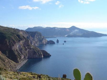Visit from the sea between the islands of Lipari and Vulcano
