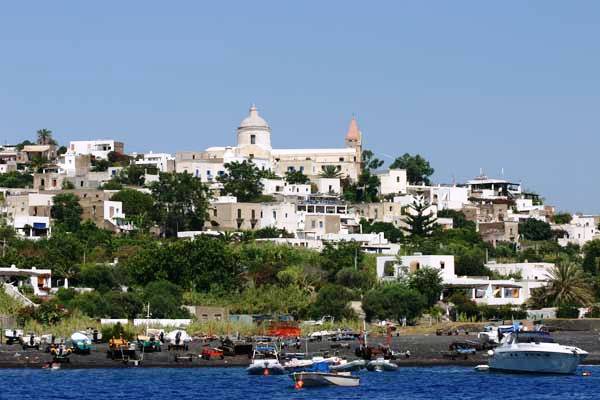 Visita de Panarea desde el mar y la isla de Stromboli
