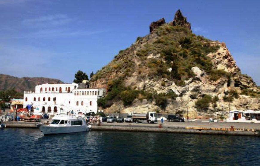 Excursion from Cefalù to Lipari and Vulcano